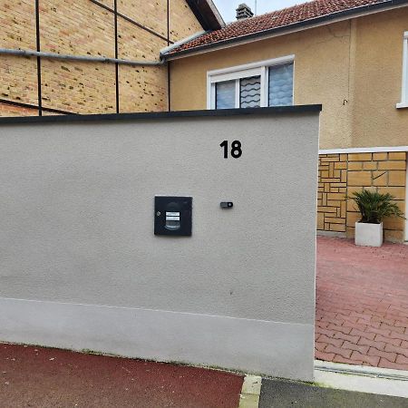 Studio, Pas De Collocation Possible Warmeriville Buitenkant foto
