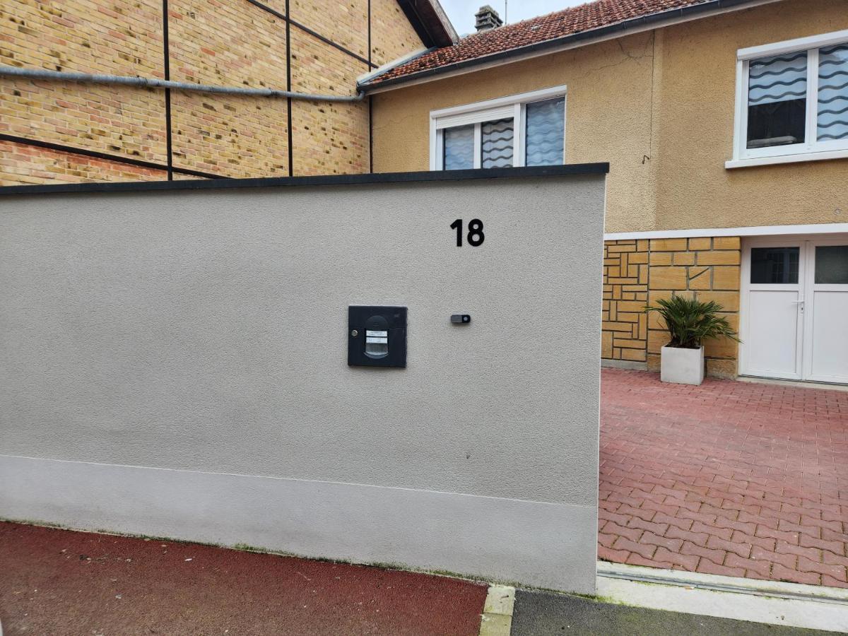 Studio, Pas De Collocation Possible Warmeriville Buitenkant foto